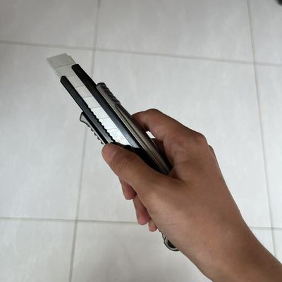 Μαύρη Λαβή Κόκκινη Ουρά 18mm Ντουλάπι Γυψοσανίδας Μαχαίρι Αλουμινίου SK2 Λεπίδα Για Ευέλικτο