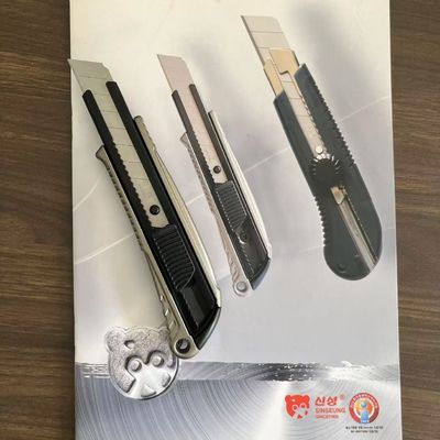 Μαύρο χερούλι Κόκκινη ουρά συμβατότητα 18mm ξυλοπετρώματος βοηθητικό μαχαίρι για τις τυποποιημένες λεπίδες
