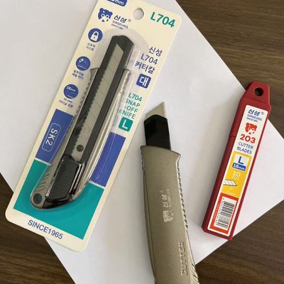 Αντιστροφική λαβή 18 mm Μαχαίρια βοηθητικής χρήσης Προστάτης λεπίδας για ασφαλή χειρισμό 1 Μαχαίρι βοηθητικής χρήσης περιλαμβάνεται